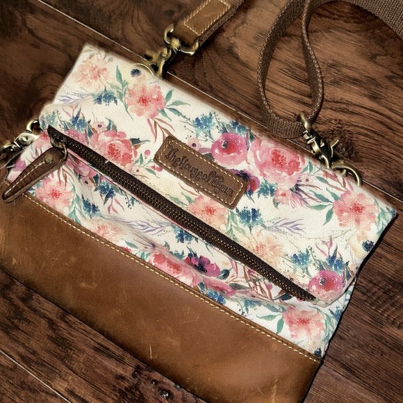 House of Flynn Floral Blush Fable Fold Over Crossbody/Wristlet - Picture 3 of 4